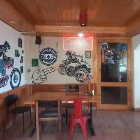 Throttle Shrottle Moto Hostel Manāli Esterno foto