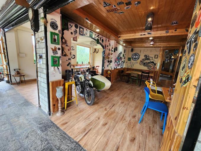 Throttle Shrottle Moto Hostel Manāli Esterno foto