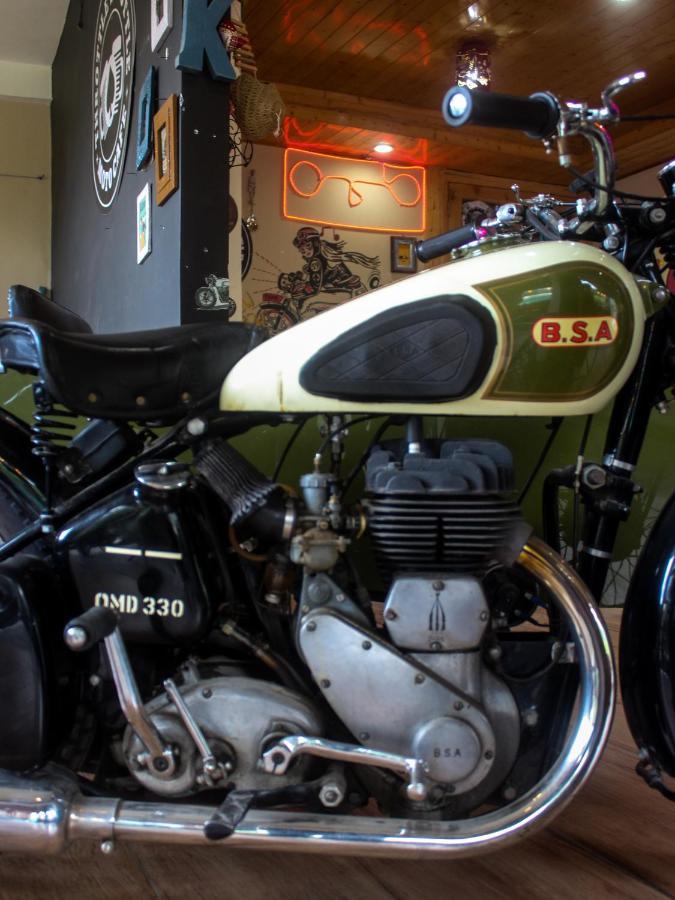 Throttle Shrottle Moto Hostel Manāli Esterno foto