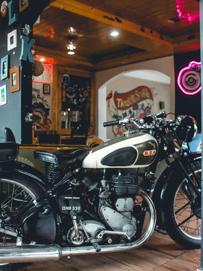 Throttle Shrottle Moto Hostel Manāli Esterno foto
