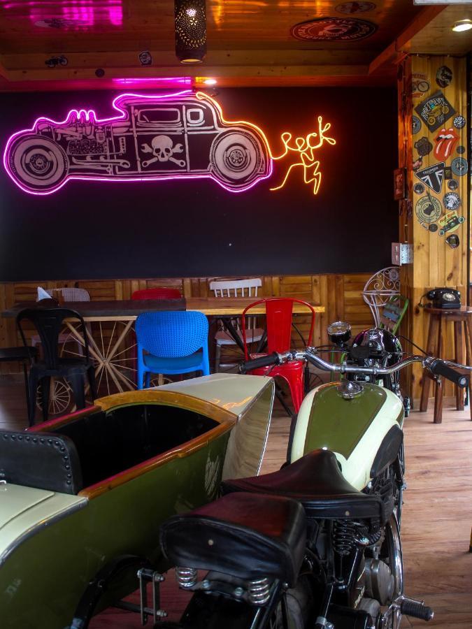 Throttle Shrottle Moto Hostel Manāli Esterno foto